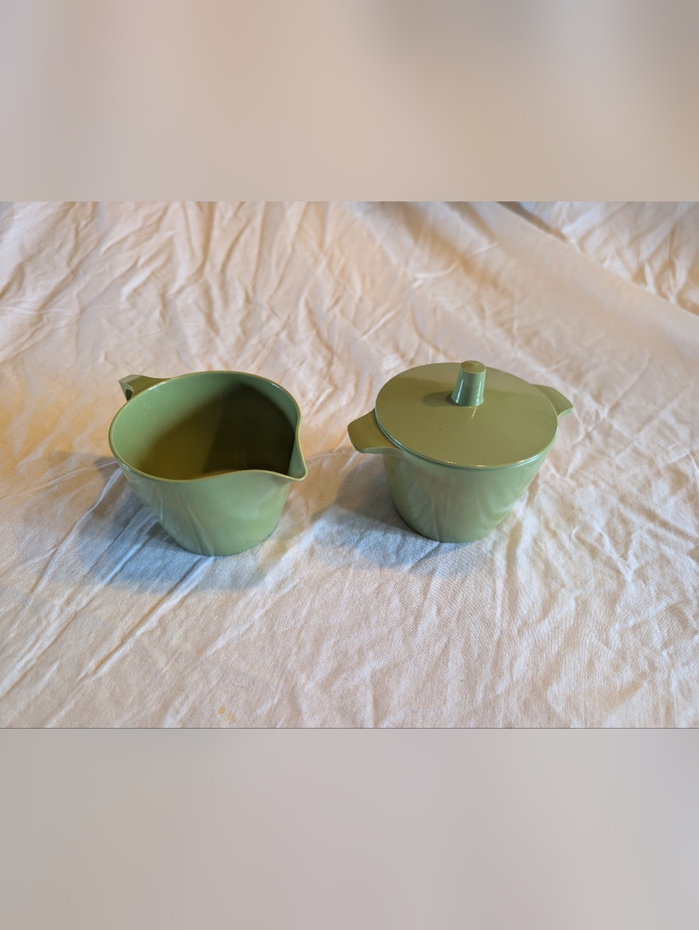 2/30$ Green Melamine Sugar and Creamer Set - Vintage Serveware